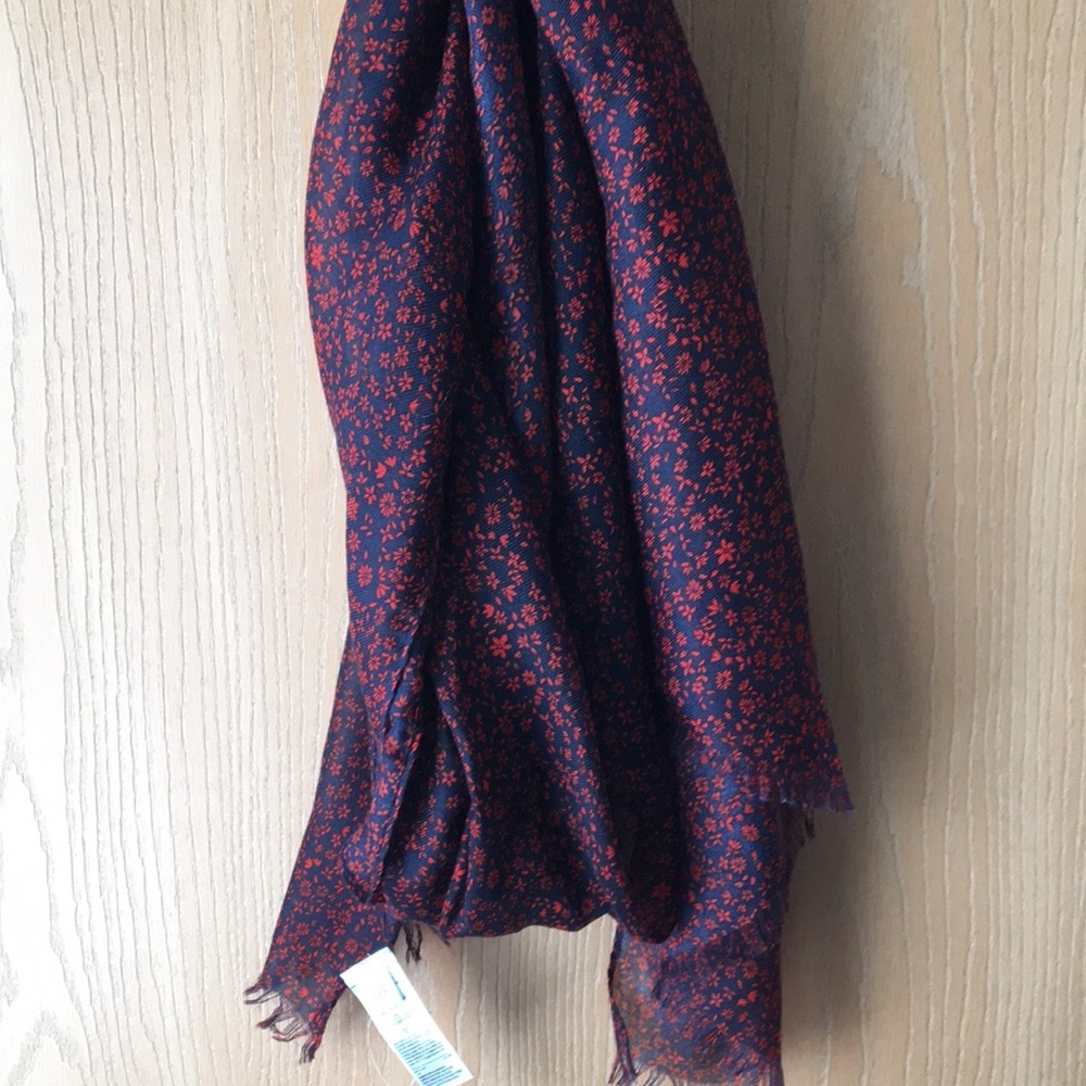 Gap Scarf